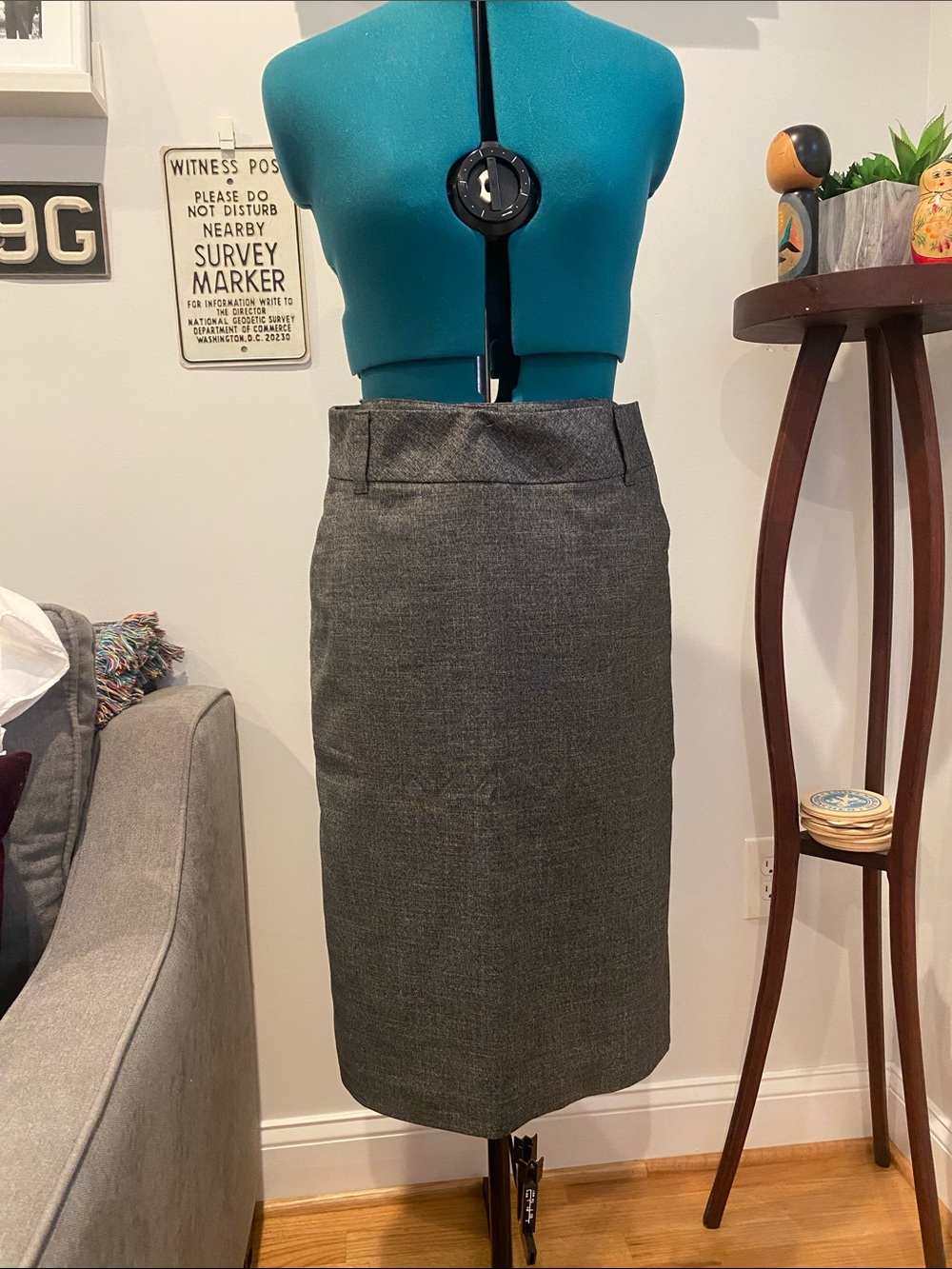 Banana Republic Charcoal Gray Pencil Skirt - Classic Workwear